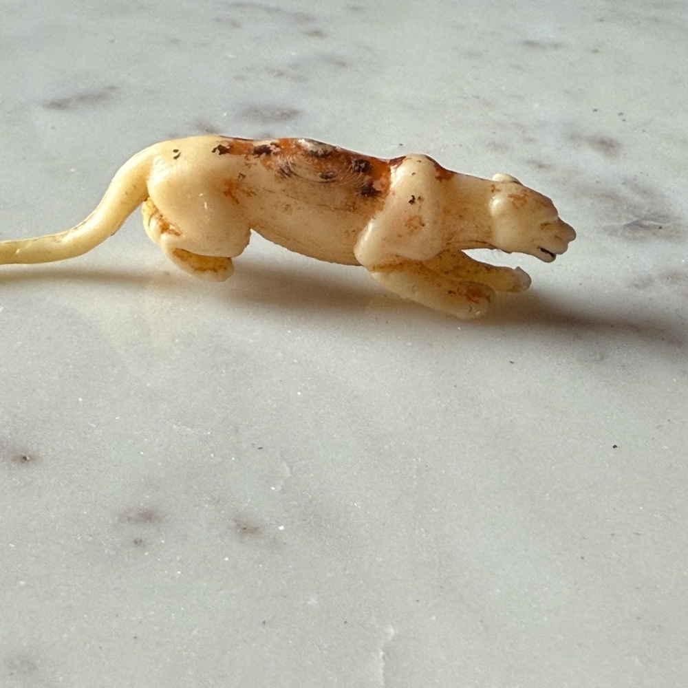 Rare 1960s Cracker Jack toy Cream Brown cheetah big cat acrylic leopard Figurine